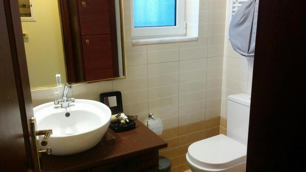 Lovely 2-Bedroom Apartment At Greek Riviera Варі Екстер'єр фото