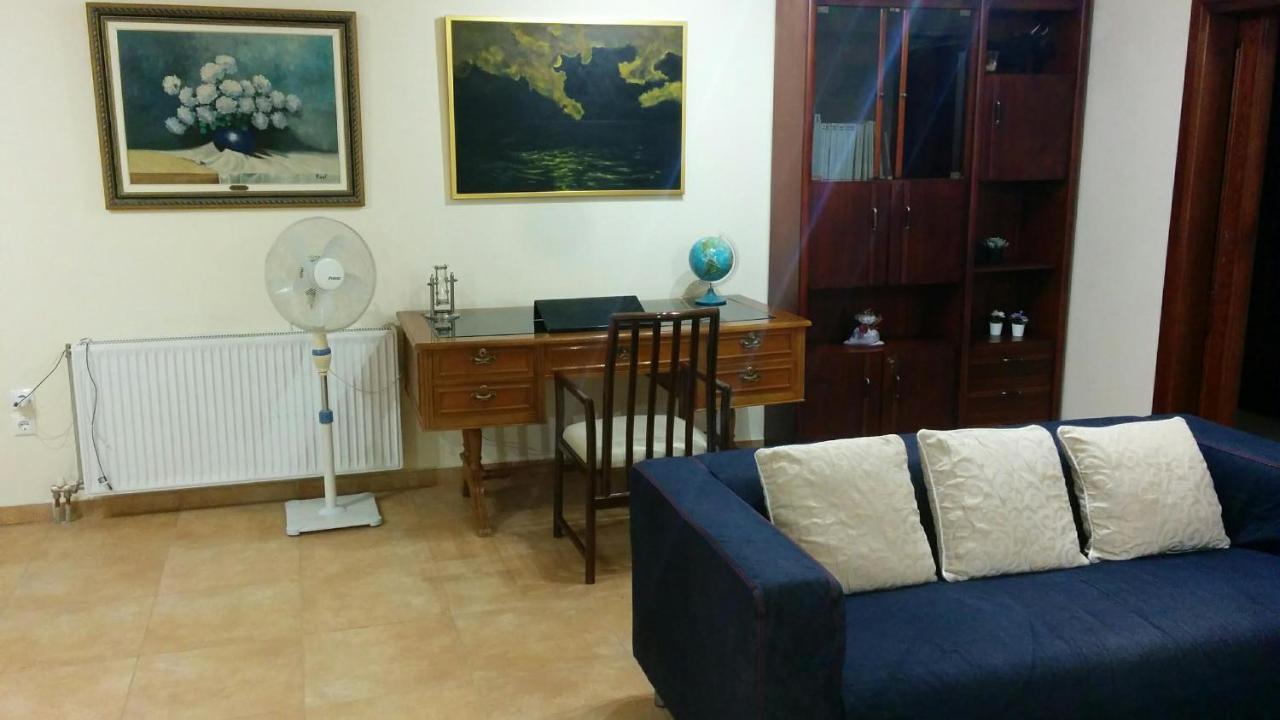 Lovely 2-Bedroom Apartment At Greek Riviera Варі Екстер'єр фото