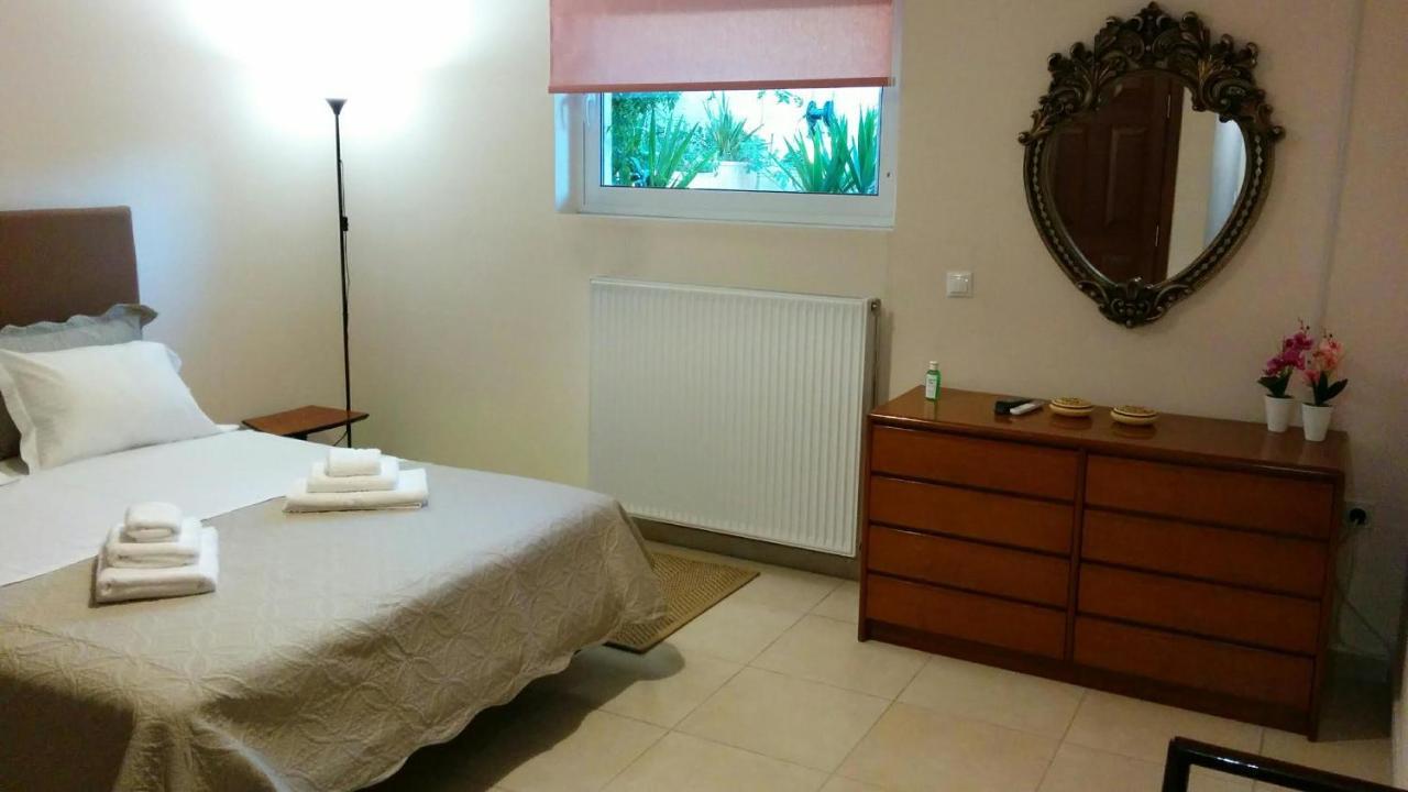 Lovely 2-Bedroom Apartment At Greek Riviera Варі Екстер'єр фото