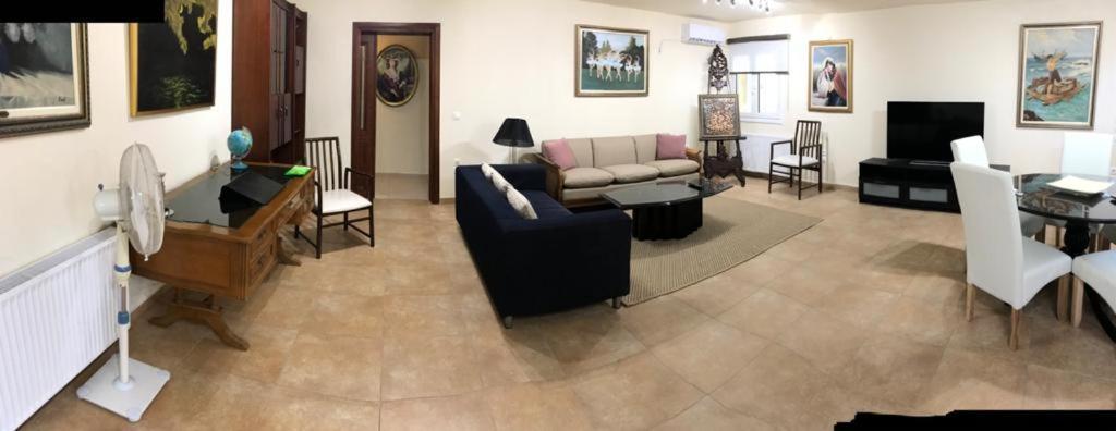 Lovely 2-Bedroom Apartment At Greek Riviera Варі Екстер'єр фото